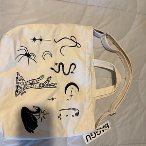 BAGGU Cream Crossbody Bag with Black Graphic Design